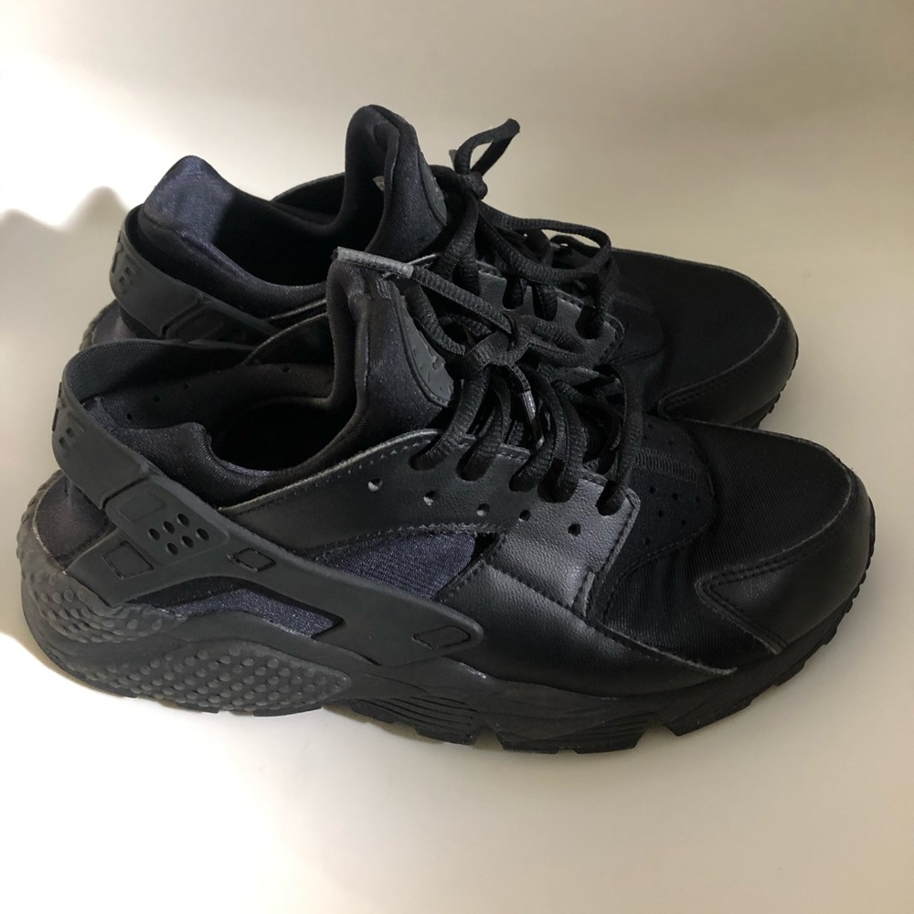 Black Air Huarache Run